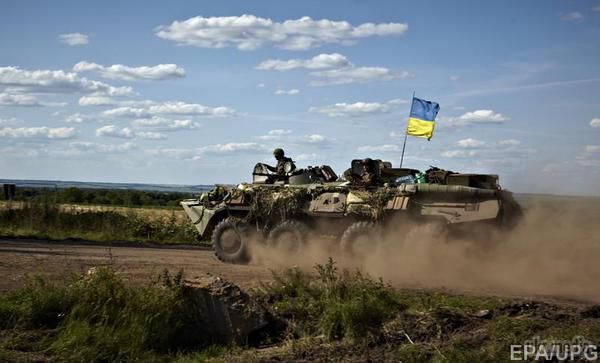 В Луганській області в результаті обстрілу блокпостів бойовиками були поранені 5 українських військових. За добу в районі виконання завдань військ оперативного командування «Північ» було зафіксовано чотири обстрілу, які здійснювалися з мінометів, АГС-17 і стрілецької зброї.