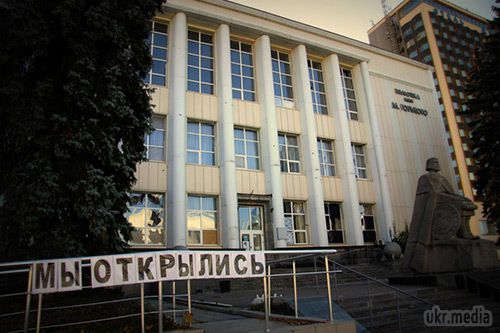 Луганськ сьогодні. Фото. 14 жовтня. За станом на ранок 13 жовтня в Луганську спокійно. В місті ще зберігаються проблеми з водою та електрикою.