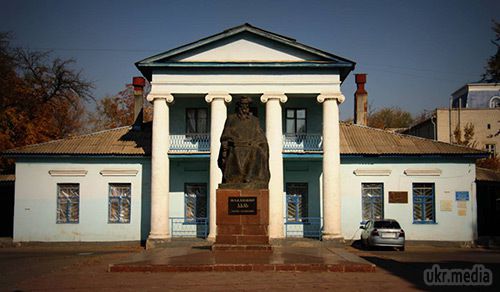 Луганськ сьогодні. Фото. 14 жовтня. За станом на ранок 13 жовтня в Луганську спокійно. В місті ще зберігаються проблеми з водою та електрикою.