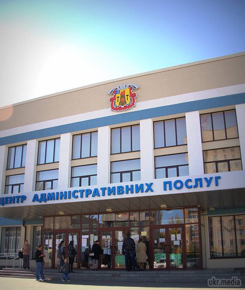 Луганськ сьогодні. Фото. 14 жовтня. За станом на ранок 13 жовтня в Луганську спокійно. В місті ще зберігаються проблеми з водою та електрикою.