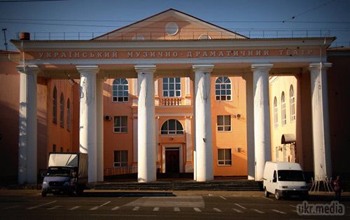 Луганськ сьогодні. Фото. 14 жовтня. За станом на ранок 13 жовтня в Луганську спокійно. В місті ще зберігаються проблеми з водою та електрикою.