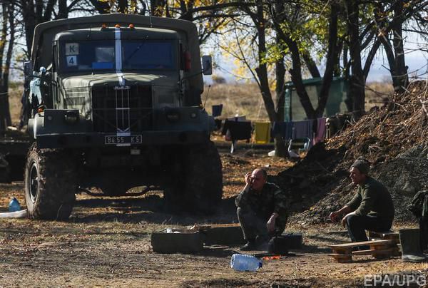 В районі Бахмутовки триває бій - РНБО. Бойовики продовжують атакувати позиції сил АТО під Бахмутовкой. Про це під час брифінгу повідомив спікер ІАЦ РНБО Андрій Лисенко.
