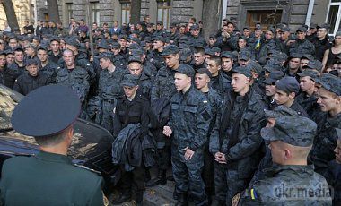 Відкрито справу проти командирів частин Нацгвардії з-за пікету АП. Слідство встановлює, яким чином командири допустили самовільний вихід з території військових частин 455 солдатів-строковиків Нацгвардії