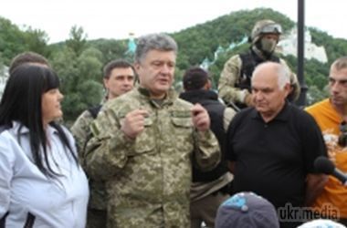В зону АТО відправлять вісім сучасних вертольотів. Президент України Петро Порошенко відкликав 8 сучасних вертольотів із зони виконання гуманітарної місії ООН, повідомив прес - секретар президента Святослав Цеголко.