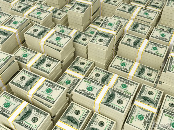 Росія вкладає мільярди доларів в державні облігації США. Росія в Серпні 2014 року збільшила обсяг вкладень в державні облігації США на 3,6 мільярда доларів.