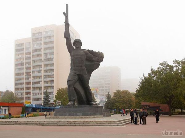 Харківський Євромайдан проведе концерт "у Солдата" і розіграє речі із зони АТО. Традиційний суботній концерт-аукціон зі збору коштів для української армії харківський Євромайдан вирішив провести на новому місці.