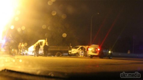 ДТП під Одесою: зіткнулися сім автомобілів. В 12 кілометрах від Одеси увечері 17 жовтня сталася масова аварія.