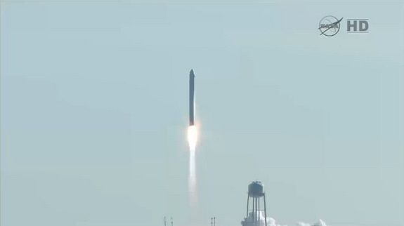 Компанія Orbital Sciences успішно відправила в космос апарат Cygnus. Приватна космічна компанія Orbital Sciences Корпорація сьогодні,  з пускового майданчика Wallops рейсу фонд на східному узбережжі Вірджинії здійснила успішний запуск ракети-носія Antares (Антарес), яка відправила до міжнародної Космічної Станції безпілотний вантажний корабель Cygnus (Сігнус).