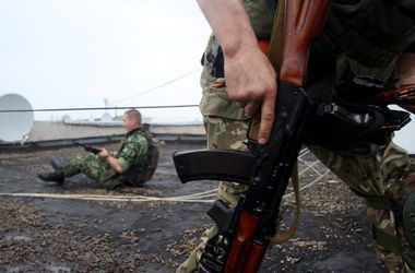 За добу позиції сил АТО обстріляли 50 разів – прес-центр АТО. За добу зафіксовано більше п'яти десятків обстрілів позицій сил АТО.