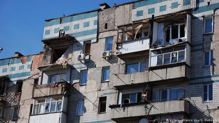 У Донецьку внаслідок обстрілів загинуло четверо людей. Ще дев'ятьох мирних жителів міста поранено. За даними РНБО, є жертви і серед українських військових - 13 поранених за минулу добу.