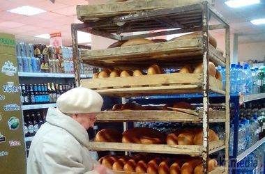 Борошняна лихоманка: через подорожчання долара зростуть ціни на хліб несоціальних сортів і макарони (інфографіка). Експерт: "Зараз час робити заготовки на зиму - ціни на мінімумі"