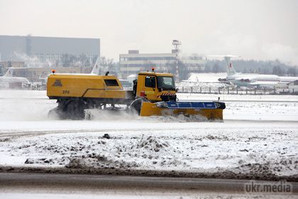 Затриманий водій снігоприбарача, що  зіткнувся з літаком . Водій снігоприбиральної машини Володимир Мартиненков, з якою в аеропорту Внуково літак зіткнувся глави компанії Total, в даний час затриманий.