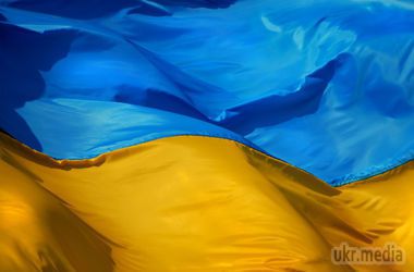 Одеситам пропонують "патріотичну" зимову білизну. Торговці утеплюють одеситів вишитими светрами і в'язаними шкарпетками з орнаментом