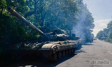 В Донбас прибула колона військової техніки 500 військових РФ. У складі колони, що прибула в Авмросиевку, автотранспорт, а також близько 50 танків і БТР.