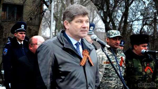 «Луганські» кандидати: колишні мери, нинішні мільйонери і «хресні батьки» ЛНР. Частина 1 - «Мертві» округи. «Смешались в купу коні, люди, І залпи тисячі гармат. Злилися в протяжне виття »... Кого тут тільки не зустрінеш...*