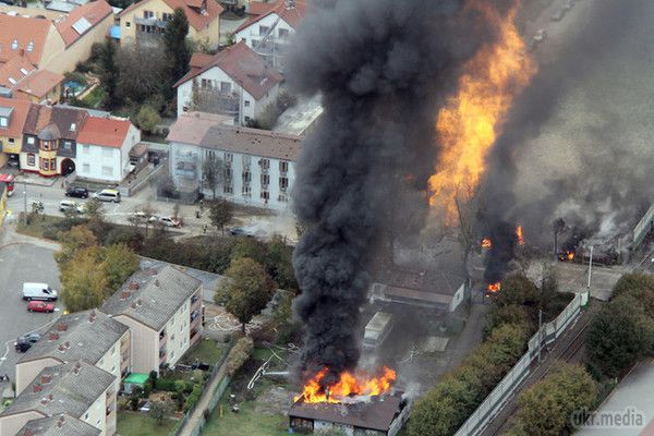 У Німеччині з-за потужного вибуху на газопроводі компанії "Газпрому" постраждало 26 осіб. На газопроводі в німецькому місті Людвігсхафен, що на заході країни, стався потужний вибух.