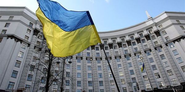 Кабінет міністрів України відправив близько 50 мільйонів гривень в Донецьку область для відновлення водопостачання. Також 10,5 мільйонів гривень було відправлено для відновлення житла в Слов'янську. Про це повідомив віце-прем'єр-міністр України - міністр регіонального розвитку, будівництва та житлово-комунального господарства Володимир Гройсман.