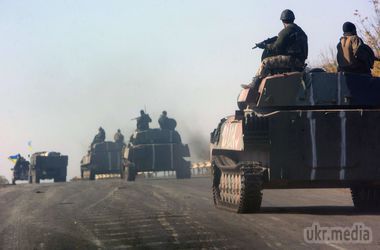 ПП під Бахмутовкою: бійці заявляють про котли, а в РНБО обіцяють "підтримувати дистанційно". Українські військові, які перебувають на 32-му блокпосту в районі Бахмутовки Луганської області, стверджують, що як і раніше їх стан важкий, зокрема - вони знаходяться в оточенні бойовиків, без їжі, води, боєприпасів і чекають підтримки.