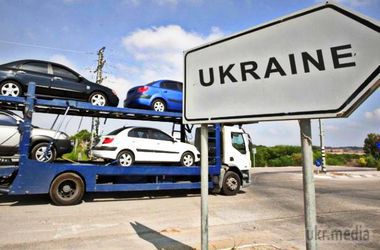 Українські нафтотрейдери забили тривогу. Оператори ринку задумалися про обмеження імпорту автомобілів
