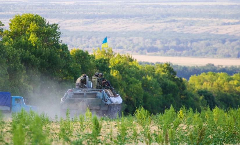 Ніч в Донбасі пройшла спокійно, - штаб АТО. Донецький аеропорт, райони поблизу Дебальцеве, Маріуполя і Сміливого контролюються силами АТО