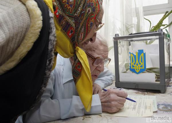 На Харківщині по мажоритарних округах перемагають колишні регіонали. В Харківській області станом на 13:50 понеділка опрацьовано 53,91% бюлетенів.