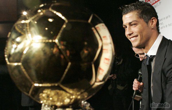 ФІФА опублікувала список претендентів на премію "Золотий м'яч - 2014". Імена трьох фаворитів стануть відомі 1 грудня, а переможець буде оголошений на церемонії в Цюріху 12 січня 2015 року 