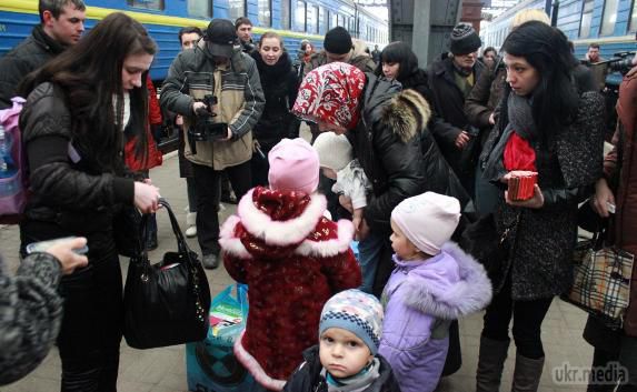 Більше половини біженців з України повернулися додому. Російські хліб і сіль припали не до смаку. З моменту початку збройного конфлікту в Донбасі в Росію виїхали понад 225 тисяч громадян україни. За даними МЗС РФ, біженці з України все активніше повертаються на батьківщину: число тих, хто повернувся перевищило число тих, хто залишився в Росії.