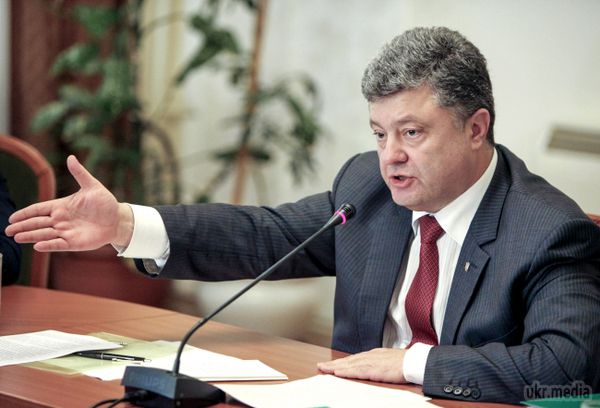 Порошенко звільнив трьох послів. Президент України Петро Порошенко звільнив від займаних посад послів України в Латвії, Молдові та Канаді. Про це йдеться в указах на сайті глави держави.