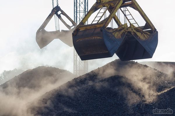 Африканська спека: Україна починає палити імпортне вугілля. В Іллічівському порту йде розвантаження першого судна TX Scotian Express із південноафриканським вугіллям обсягом 84205 метричних тонн, яке прибуло 23 жовтня.
