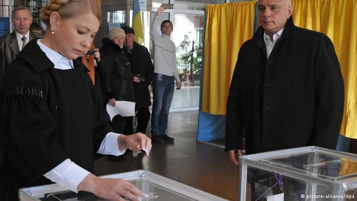 Тимошенко готова до участі в новій парламентській коаліції. Партія ВО "Батьківщина" наполягає на залучені п'яти обраних до Ради партій до формування коаліції. Їх мають об'єднати спільні засади, зазначають у політичній силі.