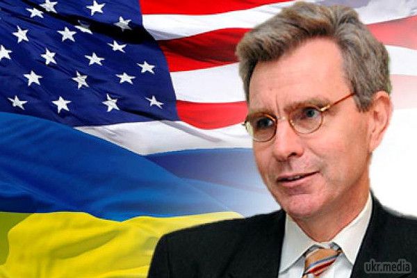 США допоможуть Україні реформувати армію.  Перед вашими силами безпеки стоять два виклику: проблема очищення від внутрішньої корупції самих структур та підготовки адекватної відповіді на військову присутність Росії,