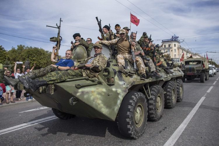 Терористи готують масштабні провокації в день "виборів", - штаб АТО. Бойовики планують використовувати військову форму і символіку Збройних сил України
