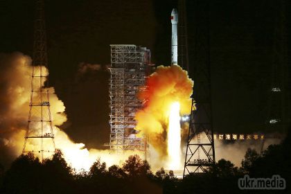 На Землю благополучно повернувся китайський місячний зонд. На Землю благополучно повернувся космічний зонд, запущений Китаєм на навколомісячну орбіту. 