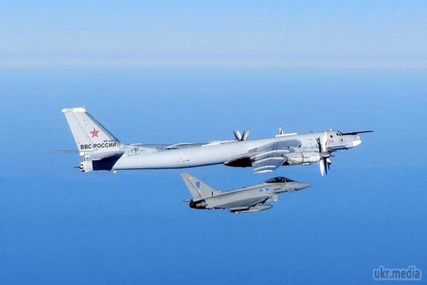 Російські Ту-95 стривожили Великобританію. Сьогодні,  винищувачі Typhoon Королівських ВПС Великобританії були по тривозі підняті в повітря на перехоплення декількох російських стратегічних ядерних бомбардувальників-ракетоносців Ту-95 ("Ведмедів" згідно класифікації НАТО),