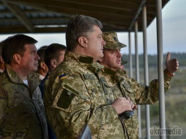 Порошенко: З полону звільнено ще 25 військових. З полону у Сніжному звільнені військовослужбовці Нацгвардії та Збройних сил України.