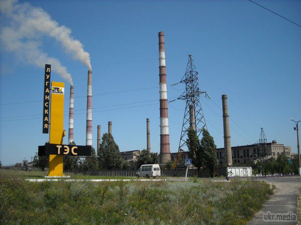 Бойовики знову обстрілюють Луганську ТЕС (м. Щастя). У районі Луганської ТЕС (м. Щастя) місцеві жителі спостерігають спалахи розривів снарядів.