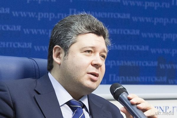 Член Громадської палати РФ у Донецьку закликав студентів до вбивств українців. 3 листопада член Громадської палати Російської Федерації Максим Григор'єв разом з якимсь Ігорем Костенком, що називає себе "міністром освіти і науки Донецької Народної Республіки", провели лекцію перед студентами Донецького Державного університету управління, у ході якої закликали молодь Донбасу до вступу в терористичні організації і вбивств українців.