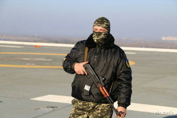 Сім'я Януковича досі отримує гроші від вертолітного майданчика - «Айдар». Батальйон «Айдар» заблокував в'їзди на вертолітний майданчик Януковича