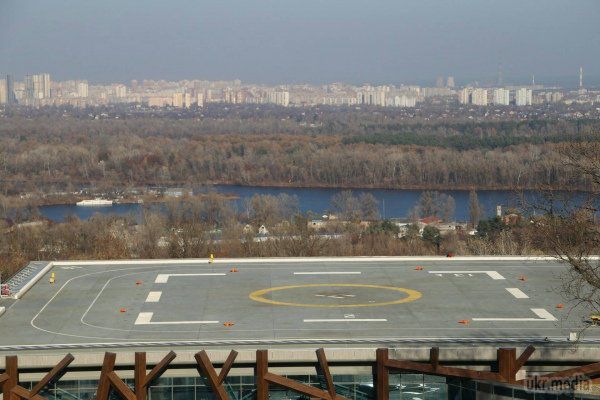 Сім'я Януковича досі отримує гроші від вертолітного майданчика - «Айдар». Батальйон «Айдар» заблокував в'їзди на вертолітний майданчик Януковича