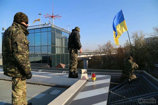 Сім'я Януковича досі отримує гроші від вертолітного майданчика - «Айдар». Батальйон «Айдар» заблокував в'їзди на вертолітний майданчик Януковича