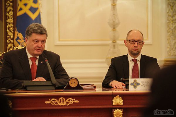 Порошенко на РНБО: приймемо новий закон про Донбас і про переназначення виборів. Президент заявив, що мінські домовленості дотримується тільки Україна і ОБСЄ.