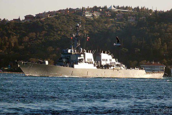 Ракетний есмінець ВМС США увійшов в акваторію Чорного моря. У вівторок, 4 листопада 2014 року, ракетний есмінець USS Ross (DDG 71) ВМС США вдруге в цьому році увійшов з Босфору в Чорне море.