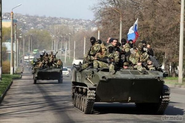 Бойовики стягують до лінії фронту наступальне озброєння - військовий кореспондент. Бойовики нарощують свою присутність в зоні АТО, стягуючи до лінії фронту військову техніку, зокрема наступального характеру.