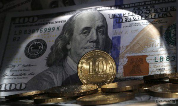 Міжбанківський валютний ринок закрився різким подорожчанням долара. Міжбанківський валютний ринок України закрився 5 листопада різким подорожчанням долара в продажу на 53 копійки - до 13,99 грн/долар.