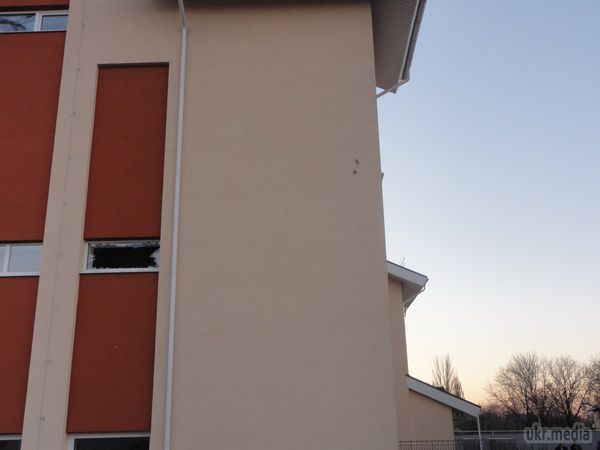 Загибель дітей біля школи в Донецьку: всі подробиці. Жертвами снаряда стали 8-класник і 18-річний випускник. Лікарі рятують потерпілих
