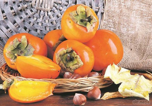 Від хурми не зарікайся. Яскраво-руда хурма - те, що треба смутними листопадовими вечорами.