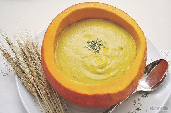 Від хурми не зарікайся. Яскраво-руда хурма - те, що треба смутними листопадовими вечорами.