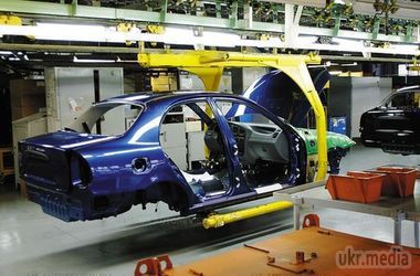 Український автопром безуспішно намагається вийти з крутого піке. Виробництво легкових автомобілів знизилося на 77%