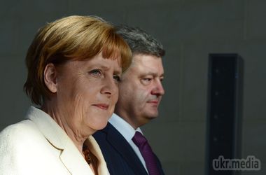 Порошенко поскаржився Меркель, що РФ не платить за транзит газу. Україна перевела "Газпрому" першу частину боргу