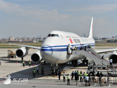 Найдовший літак літатиме з Китаю до Америки. Найдовший в світі літак Boeing 747-8 з січня 2015 року почне здійснювати рейси по маршрутах Пекін-Нью-Йорк і Пекін-Сан-Франциско.